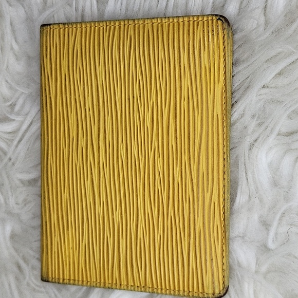 Louis Vuitton yellow epi card holder - Picture 2 of 12